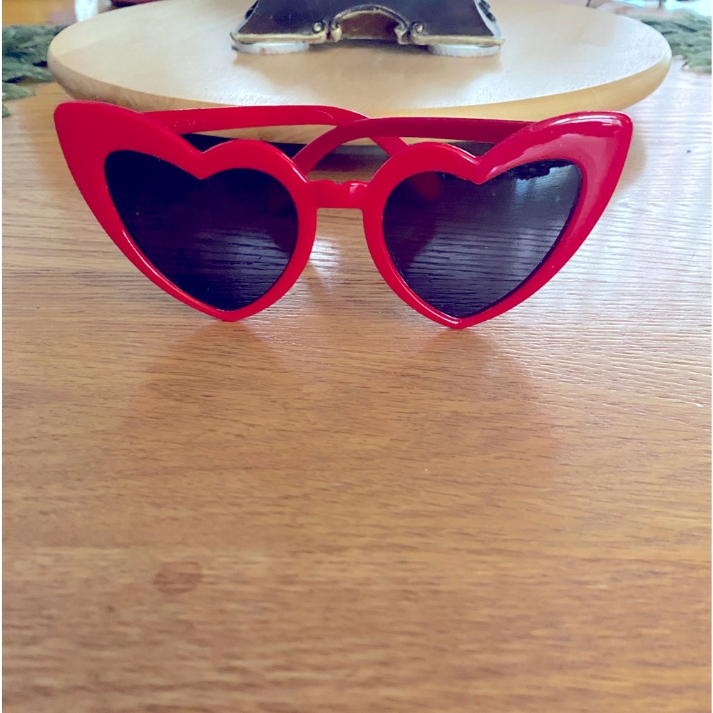 NEW WOMENS RED HEART SUNGLASSES
